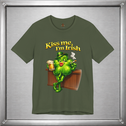 Kiss Me, I’m Irish – Shamrock Bar Humor Graphic T-Shirt
