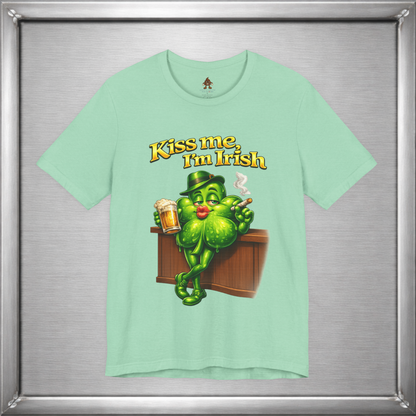 Kiss Me, I’m Irish – Shamrock Bar Humor Graphic T-Shirt