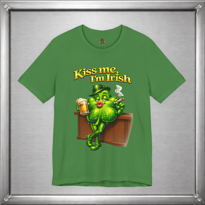 Kiss Me, I’m Irish – Shamrock Bar Humor Graphic T-Shirt